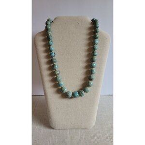 Gorgeous Trquoise necklace graduated beads with gold toneslinks and clasp